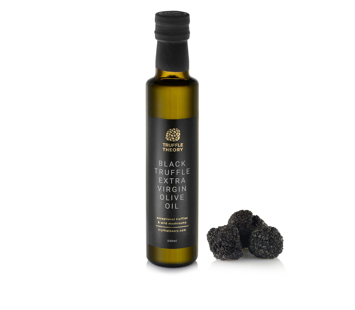 Ypač tyro alyvuogių aliejaus su trumais Truffle Theory buteliukas su trumais šalia.